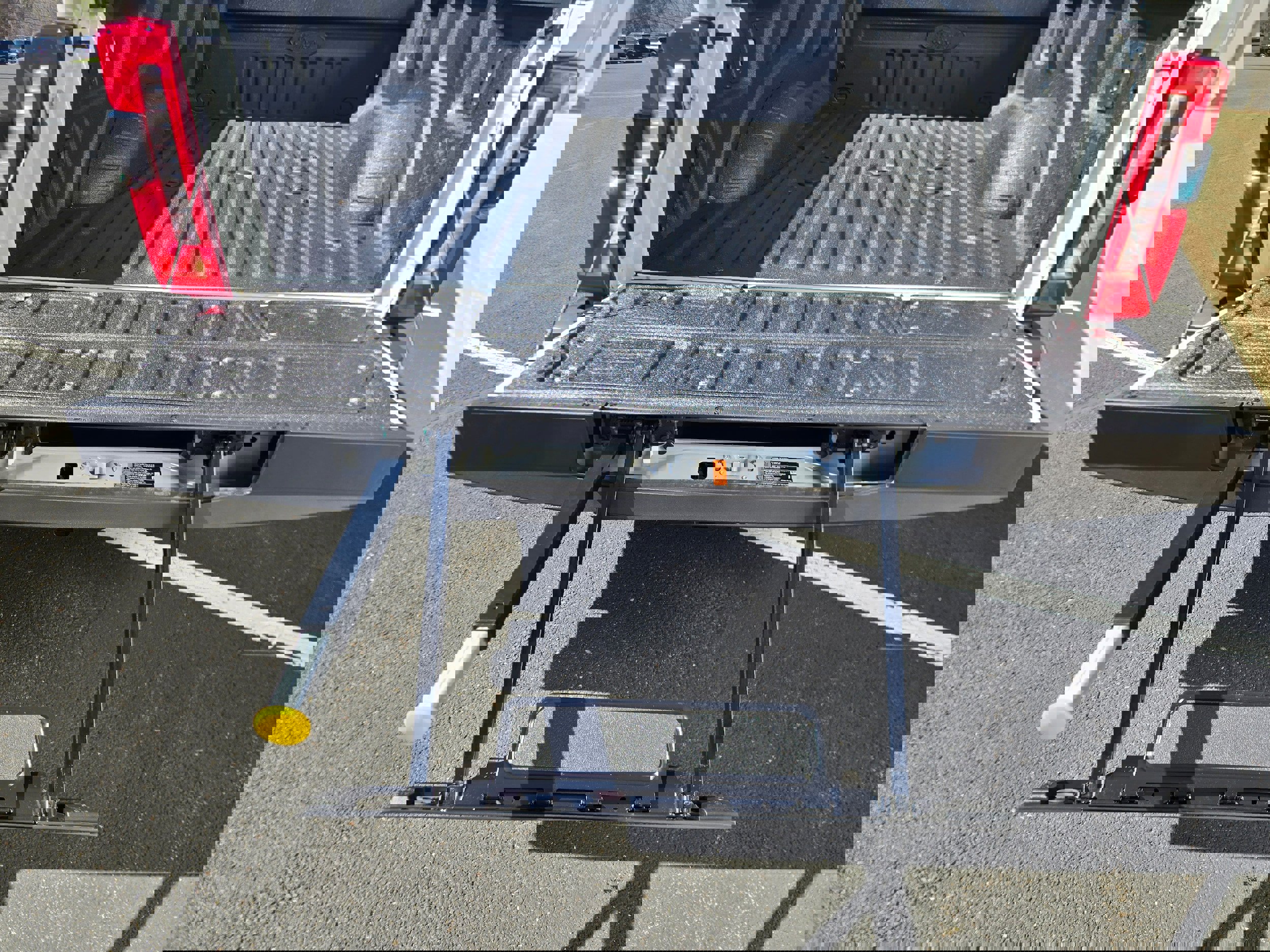 New 2026 Ford F250 Lariat w/ Black Appearance Package image 7