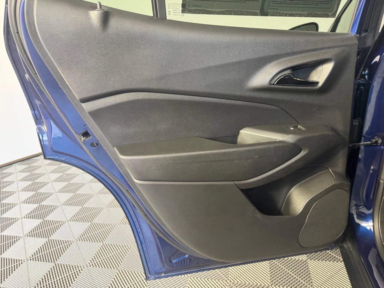 Used 2024 Chevrolet Trax LT FWD image 23