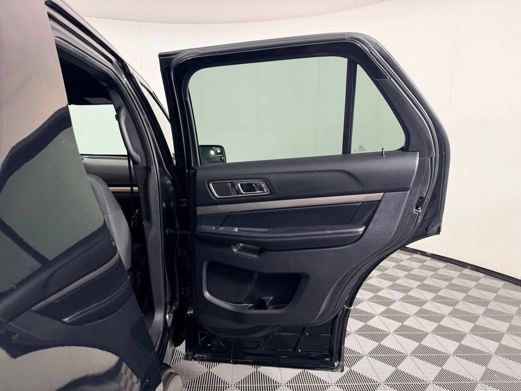 Used 2018 Ford Explorer XLT FWD image 32