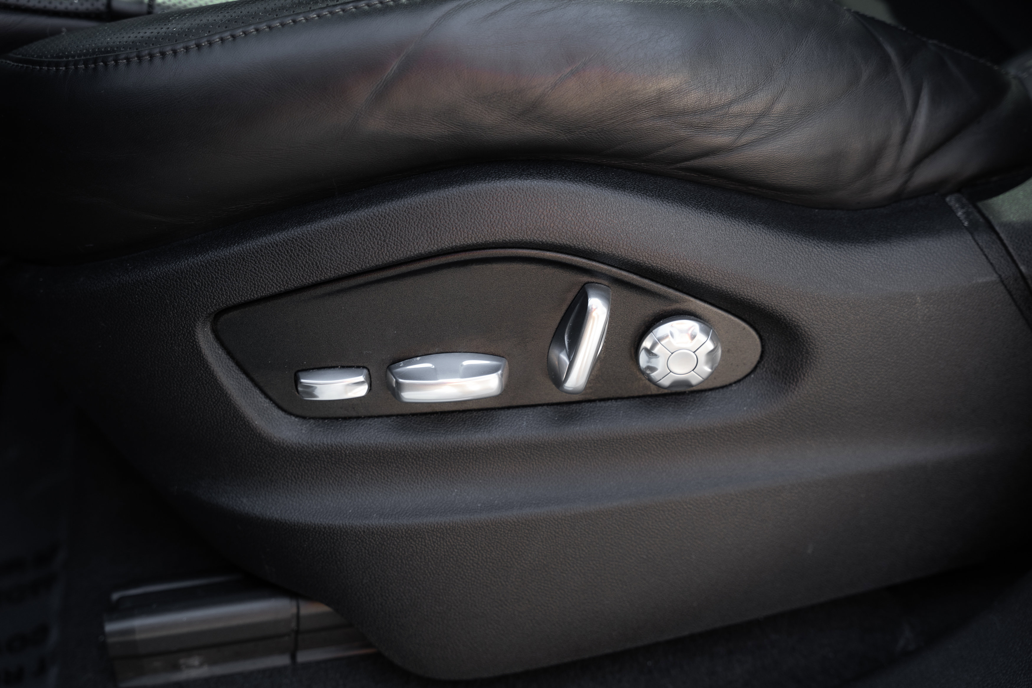 Used 2020 Porsche Cayenne image 24