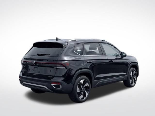 Used 2025 Volkswagen Taos SE AWD/4WD image 5