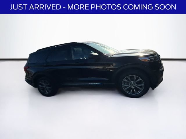Used 2023 Ford Explorer XLT w/ Equipment Group 202A AWD/4WD image 9