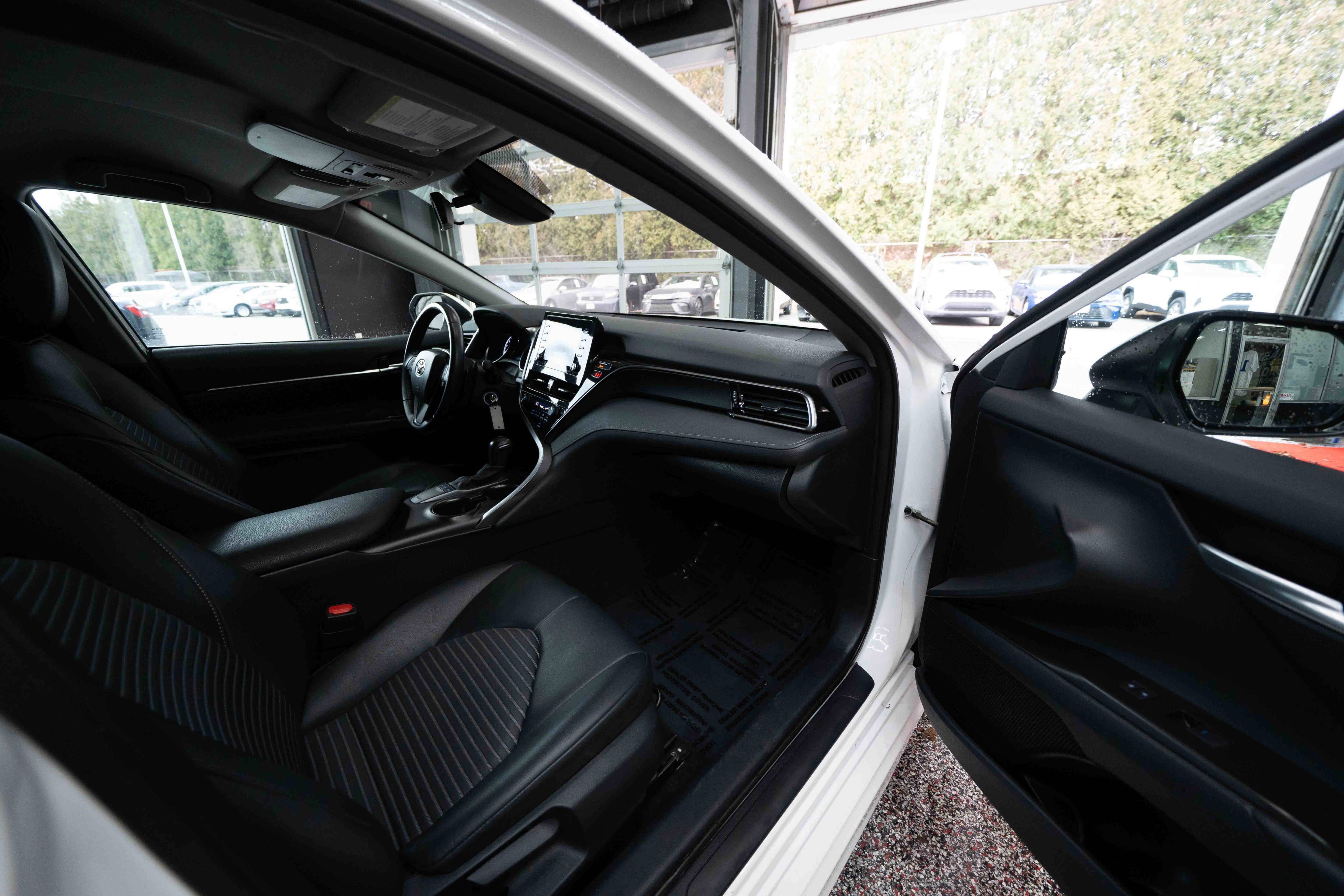 Used 2024 Toyota Camry SE image 25