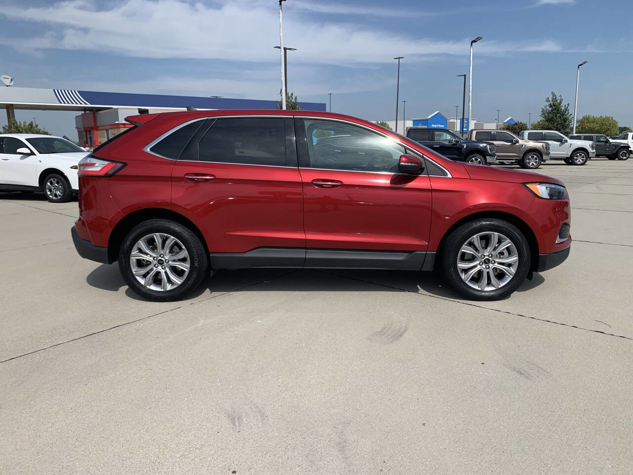 Used 2024 Ford Edge Titanium image 1