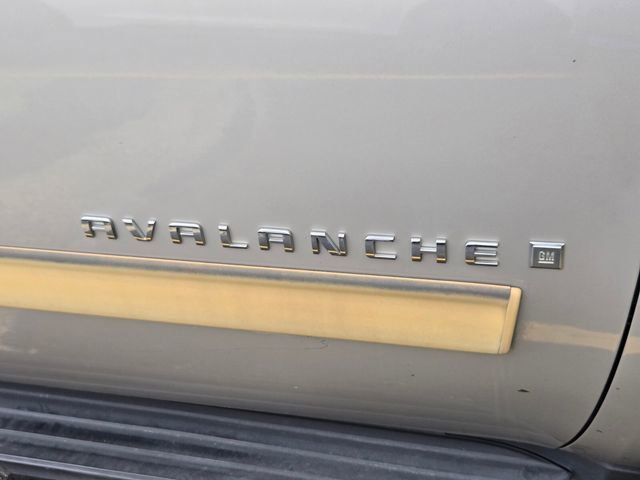 Used 2009 Chevrolet Avalanche LT w/ Convenience Package #1 AWD/4WD image 2
