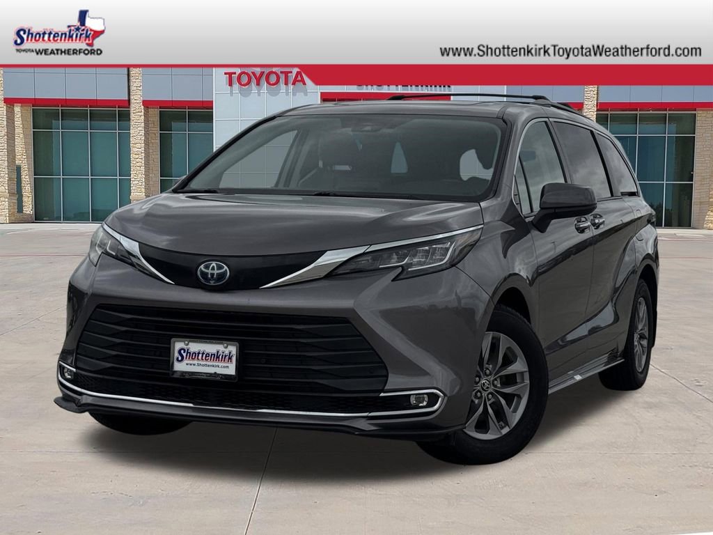 Used 2022 Toyota Sienna XLE
