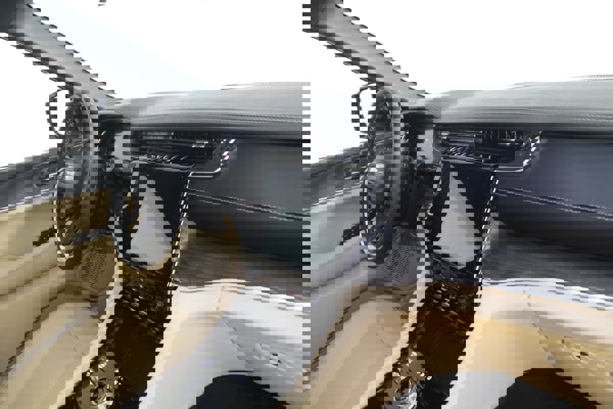 Used 2024 Jeep Grand Cherokee Limited w/ Luxury Tech Group II image 42