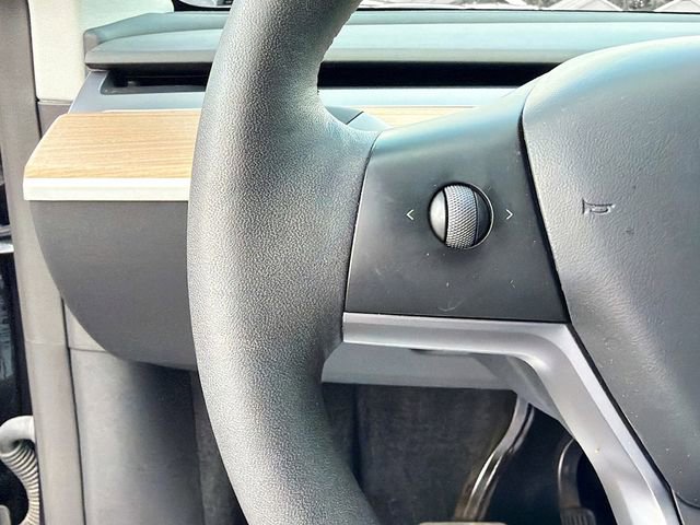 Used 2024 Tesla Model Y Long Range AWD/4WD image 34