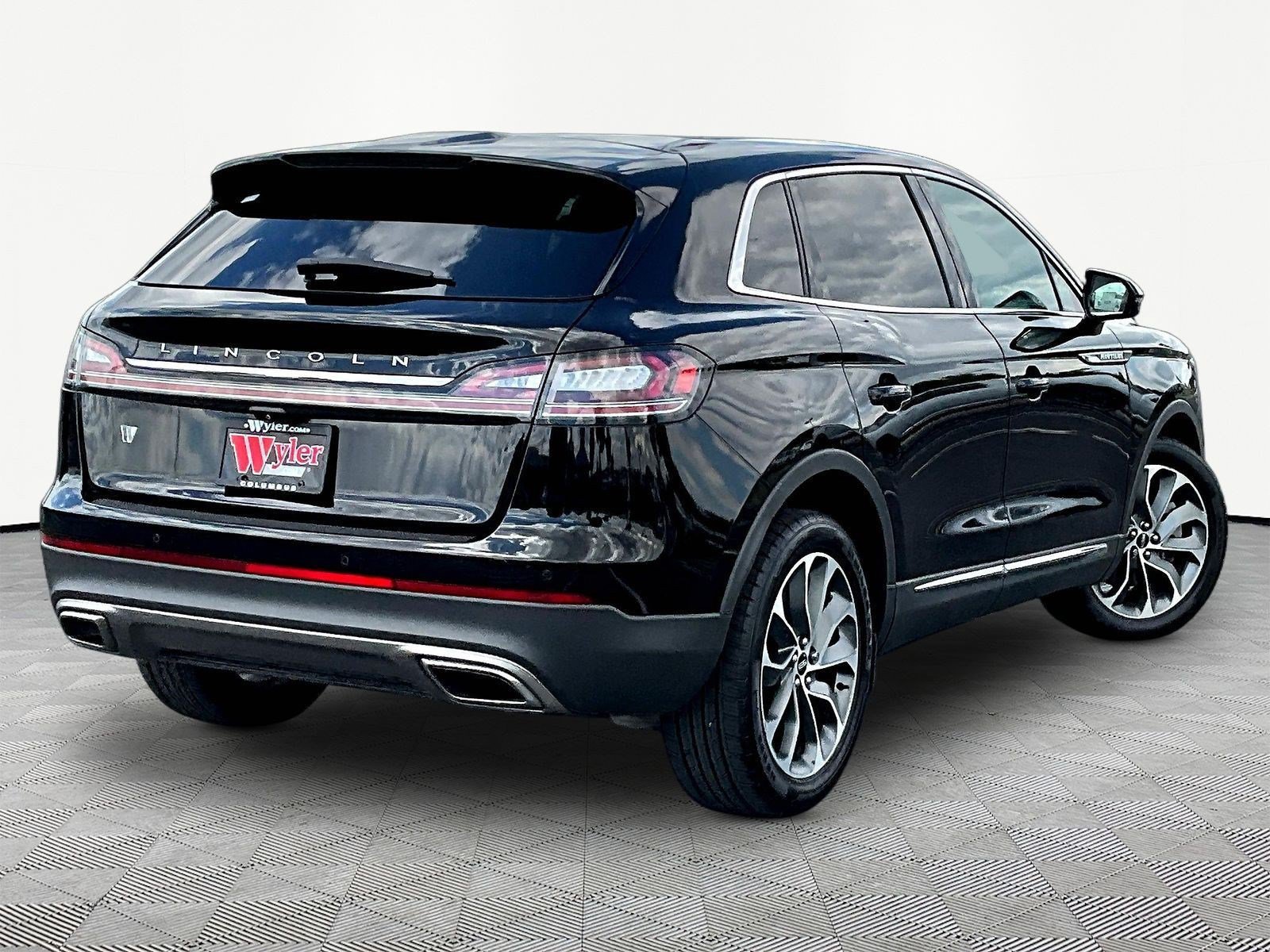 Used 2023 Lincoln Nautilus Reserve AWD/4WD image 6