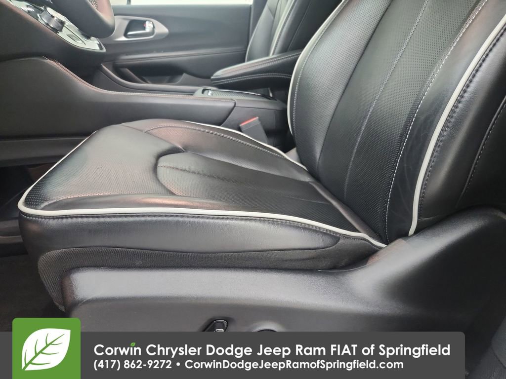 Used 2025 Chrysler Pacifica Limited FWD image 20