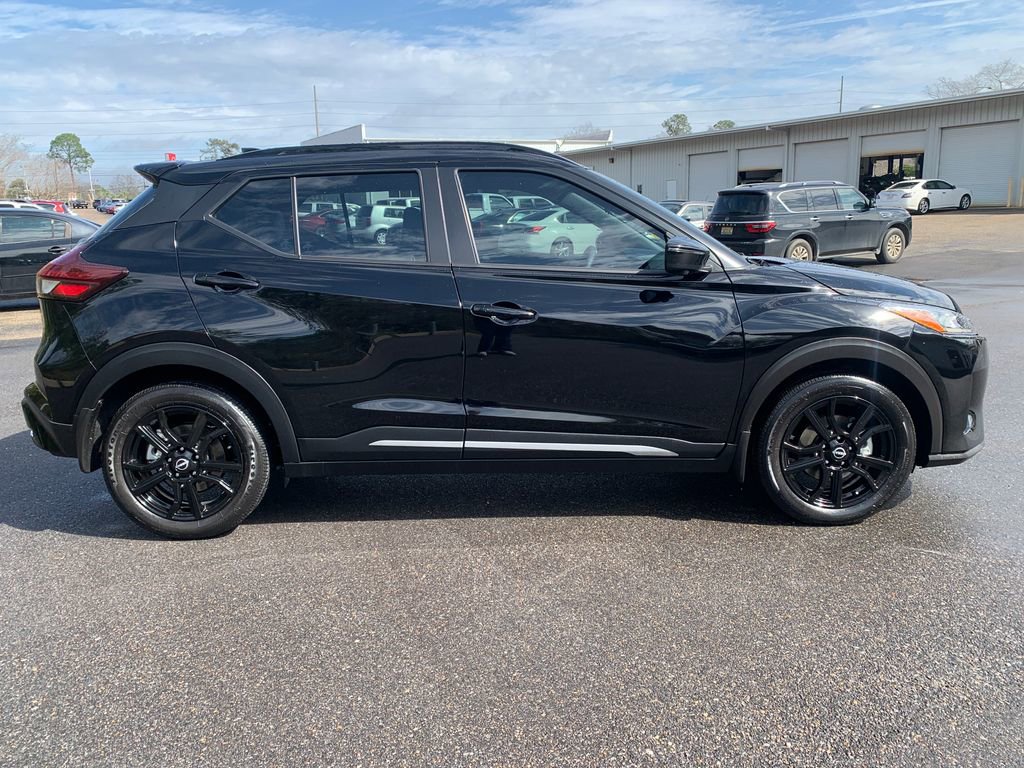 Used 2024 Nissan Kicks SR w/ SR Premium Package image 2