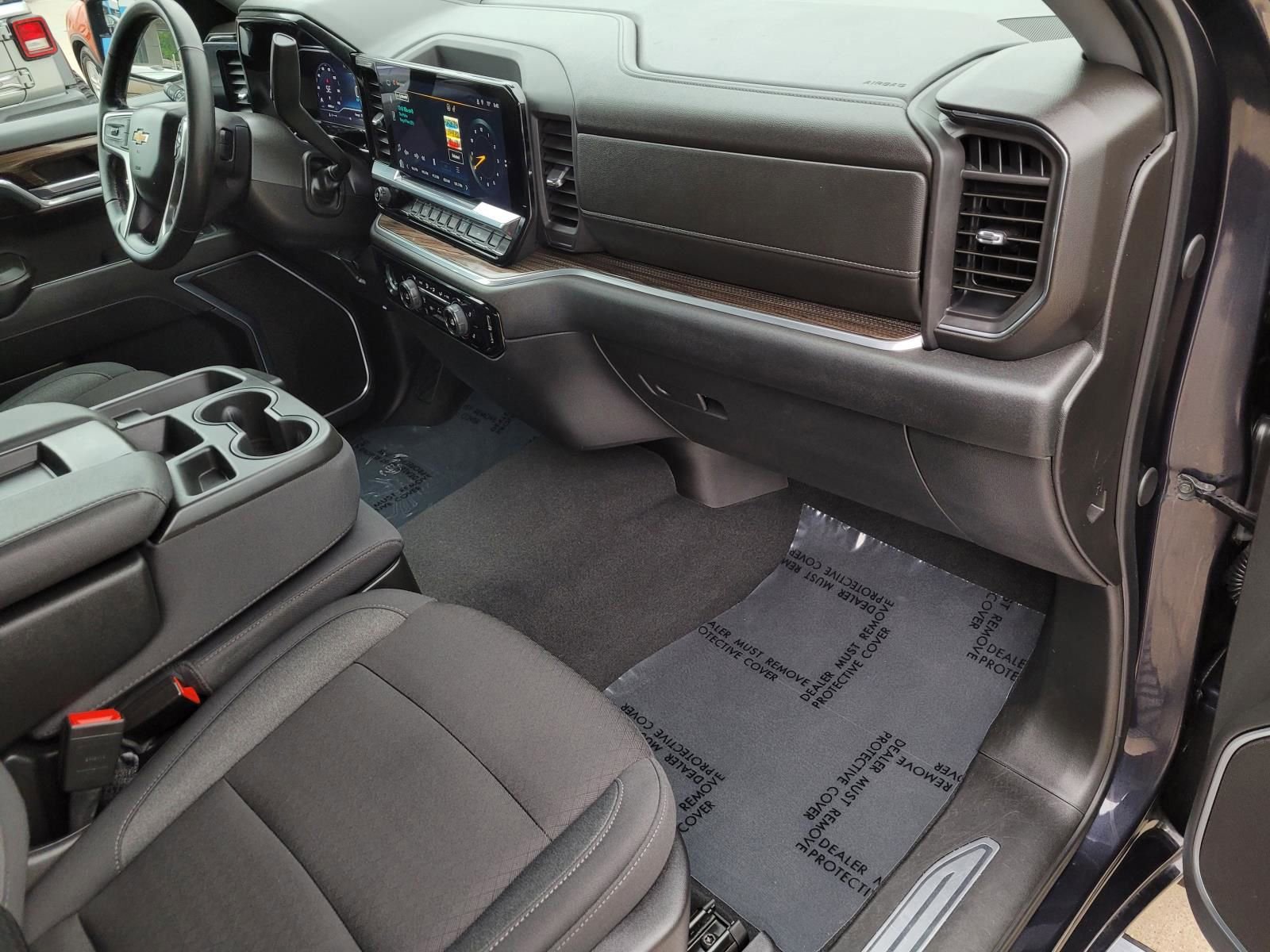 Used 2024 Chevrolet Silverado 1500 LT AWD/4WD image 9