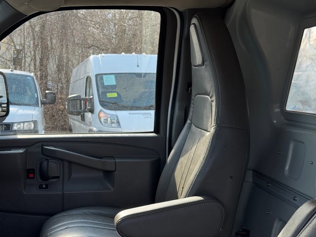 Used 2017 Chevrolet Express 2500 image 19
