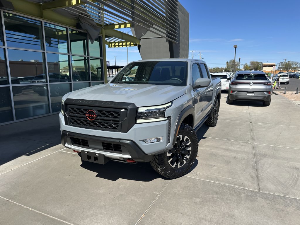 Used 2024 Nissan Frontier PRO-4X w/ Technology Package AWD/4WD image 2
