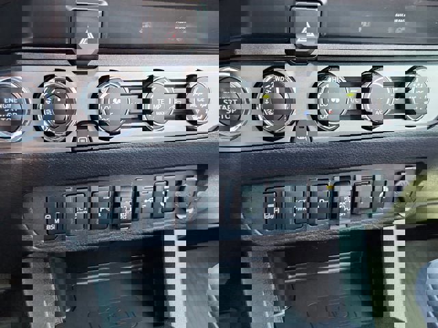 Used 2020 Toyota Tacoma TRD Sport w/ Technology Package image 28