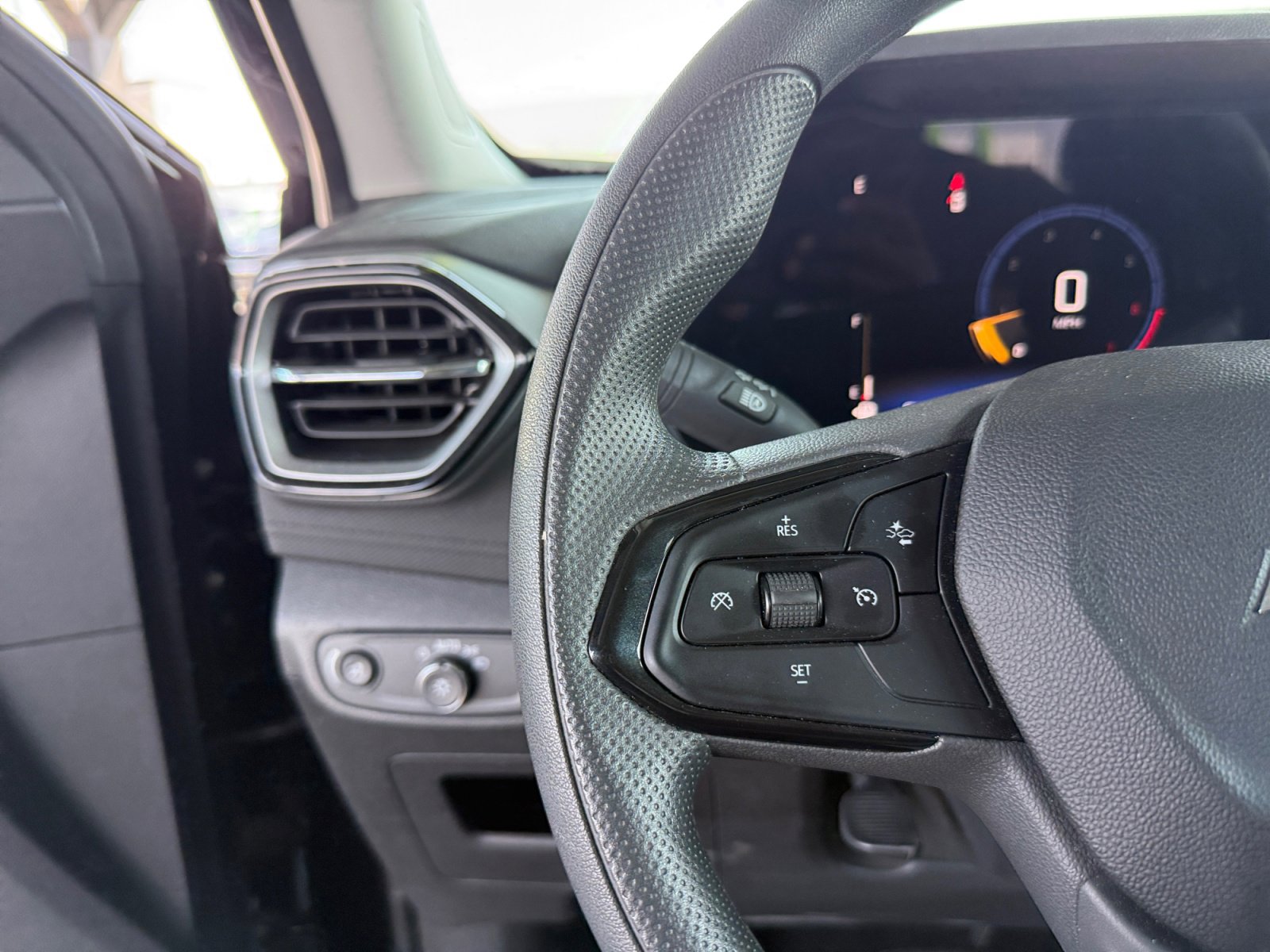 Used 2025 Chevrolet TrailBlazer LT image 19