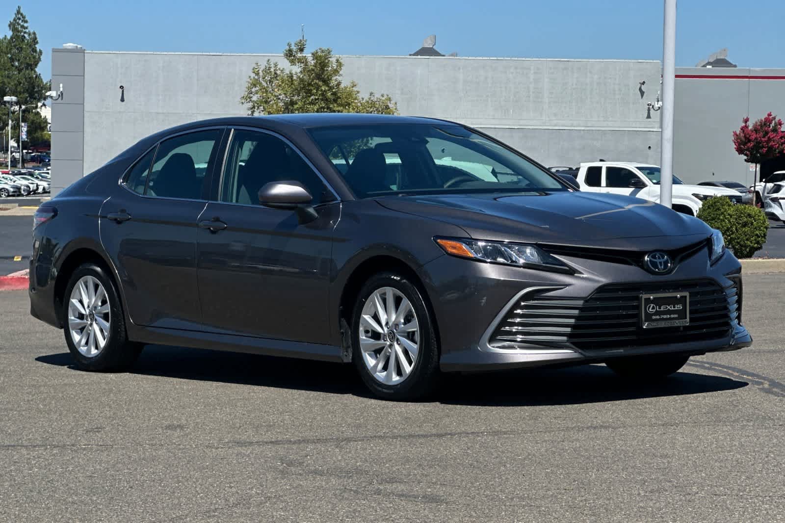 Used 2023 Toyota Camry LE FWD image 5