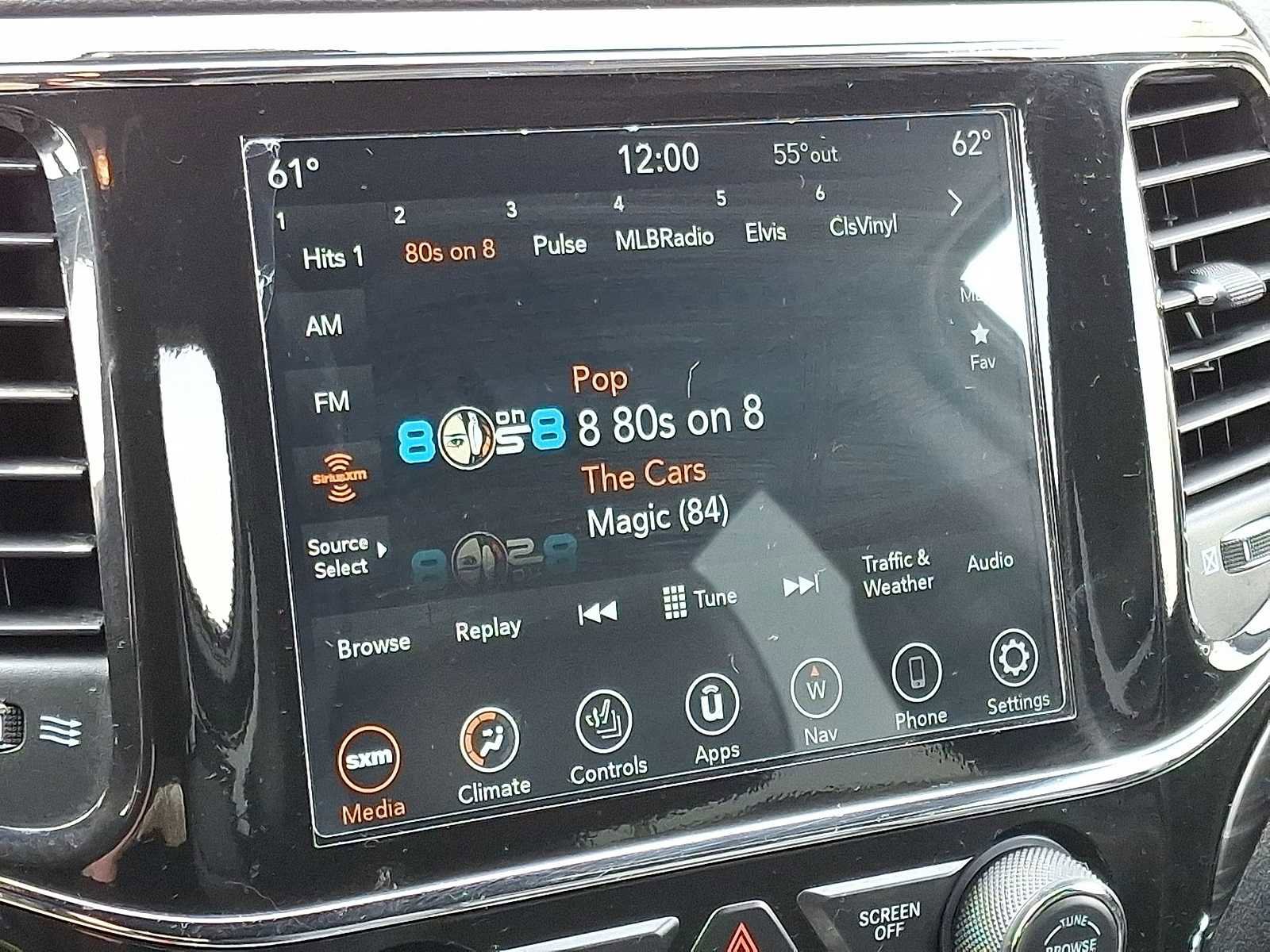 Used 2022 Jeep Grand Cherokee Laredo X image 19