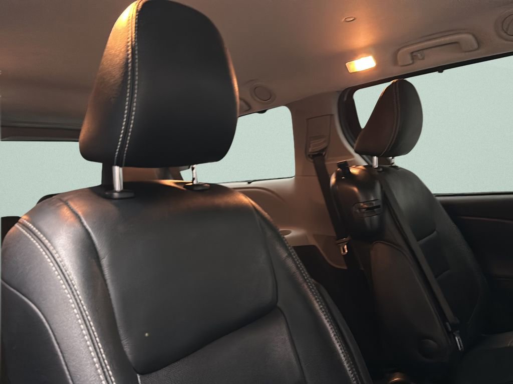 Used 2015 Toyota Sienna SE FWD image 14