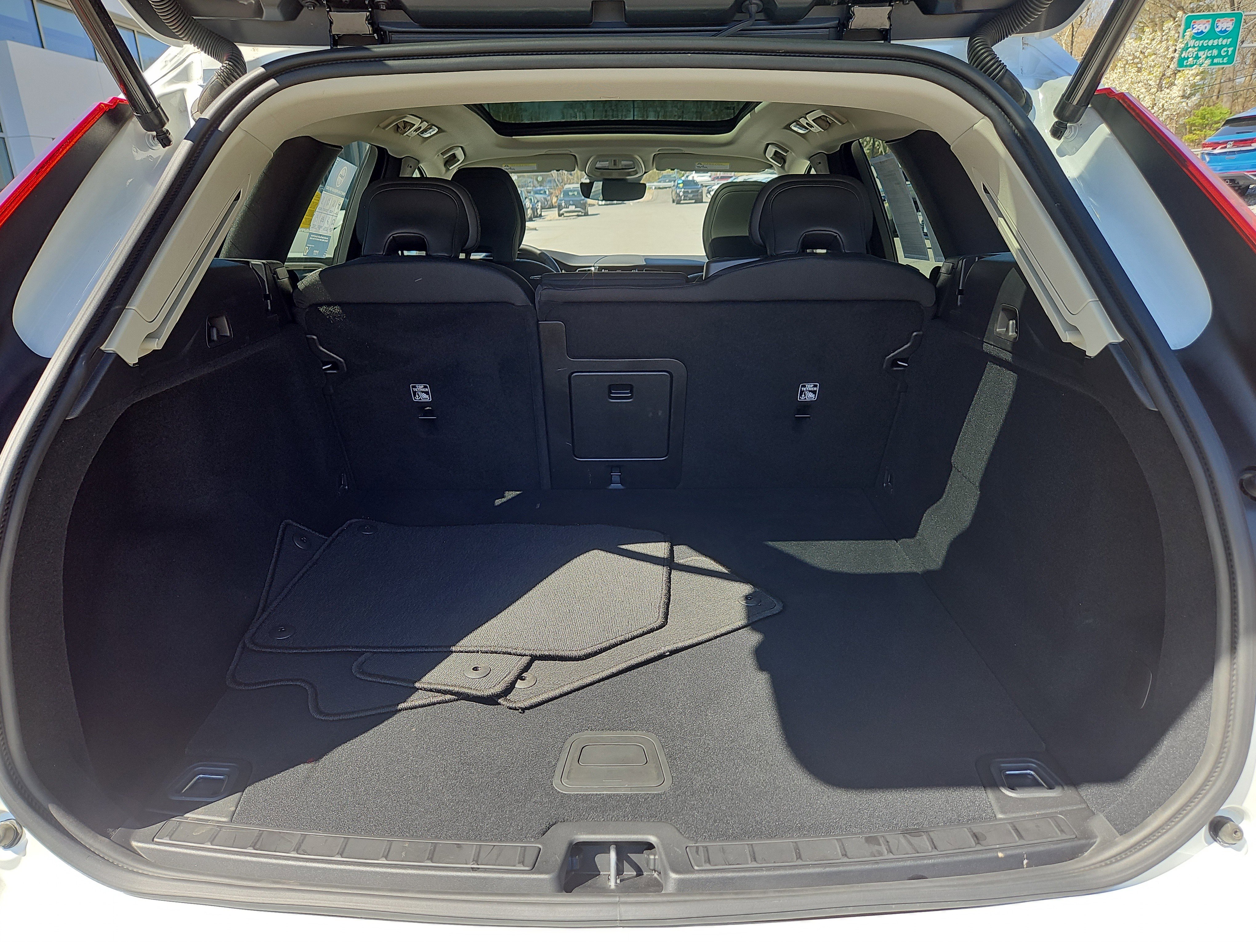 Used 2025 Volvo XC60 B5 Core AWD/4WD image 31