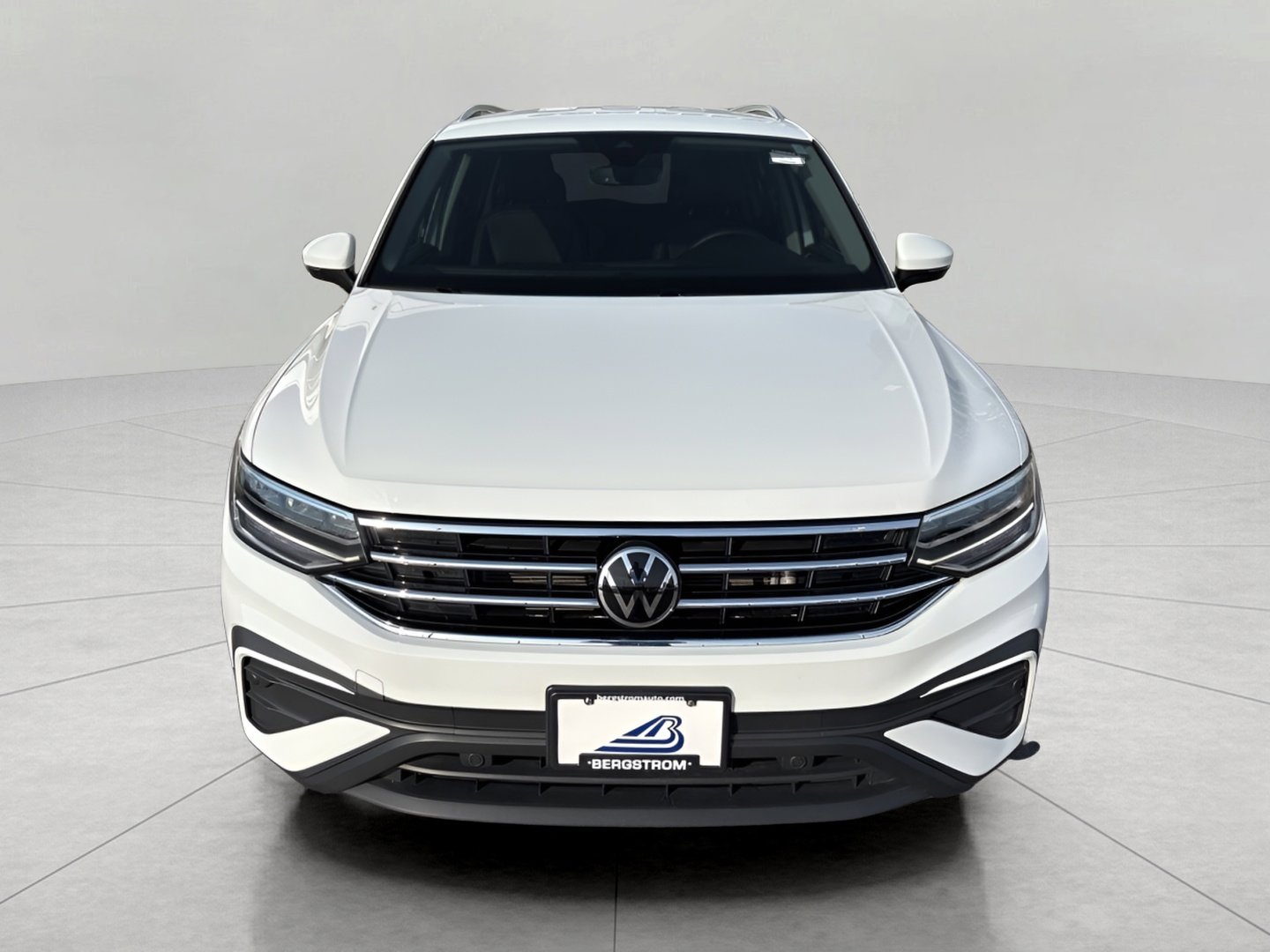 Used 2022 Volkswagen Tiguan SE AWD/4WD image 9