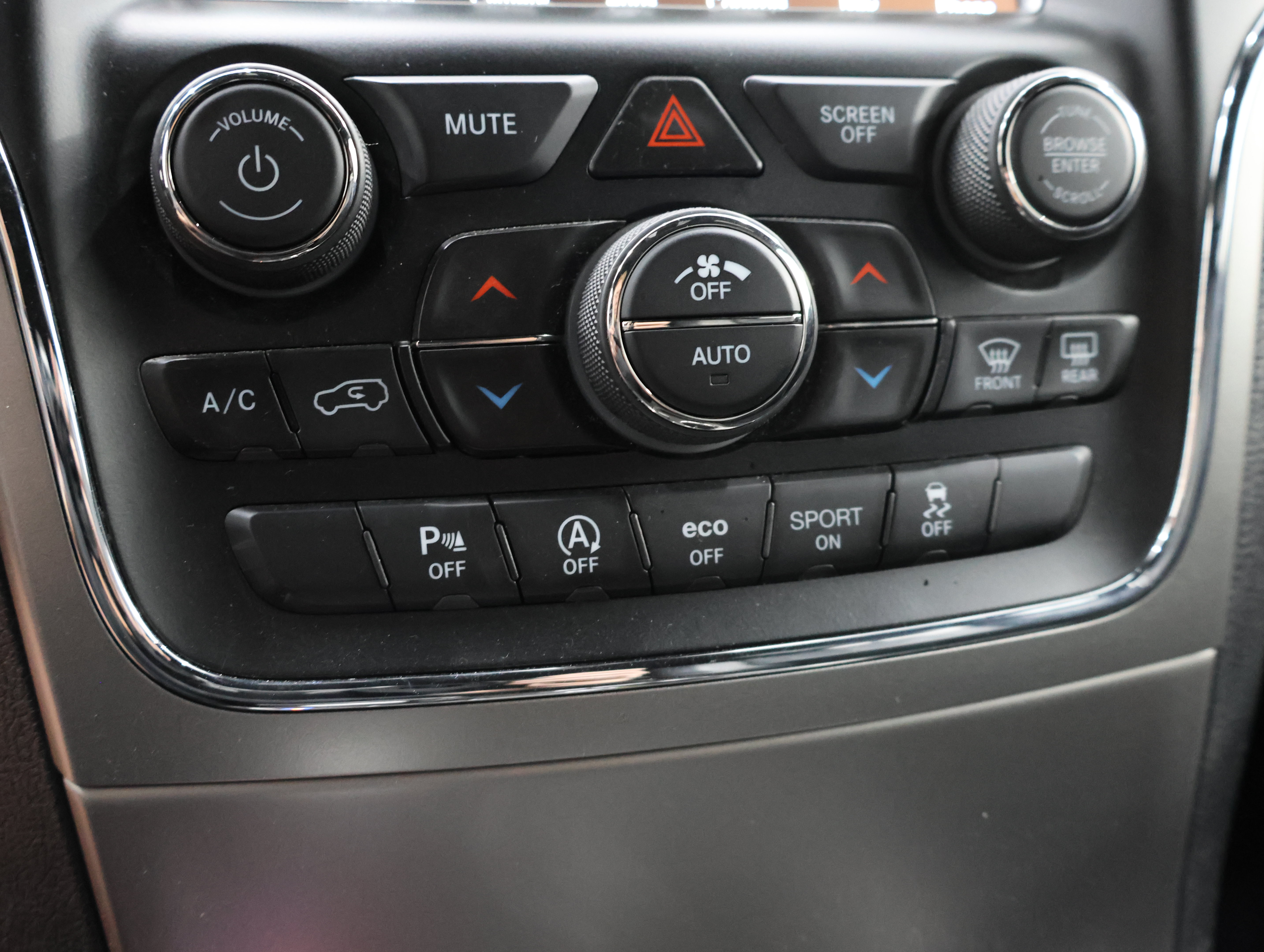 Used 2018 Jeep Grand Cherokee Altitude AWD/4WD image 46