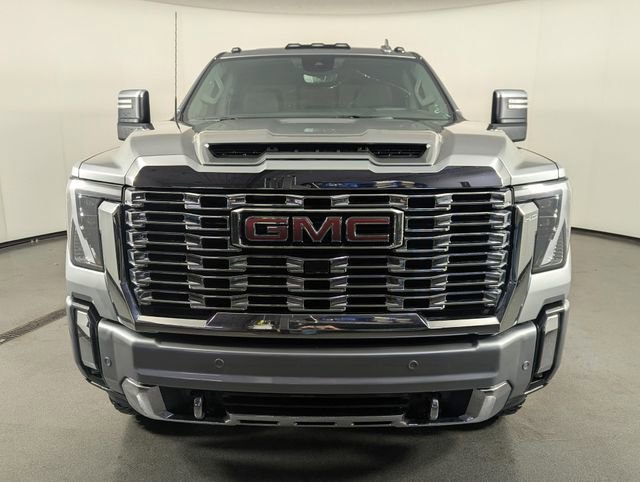 Used 2024 GMC Sierra 3500 Denali w/ Denali Reserve Package AWD/4WD image 3
