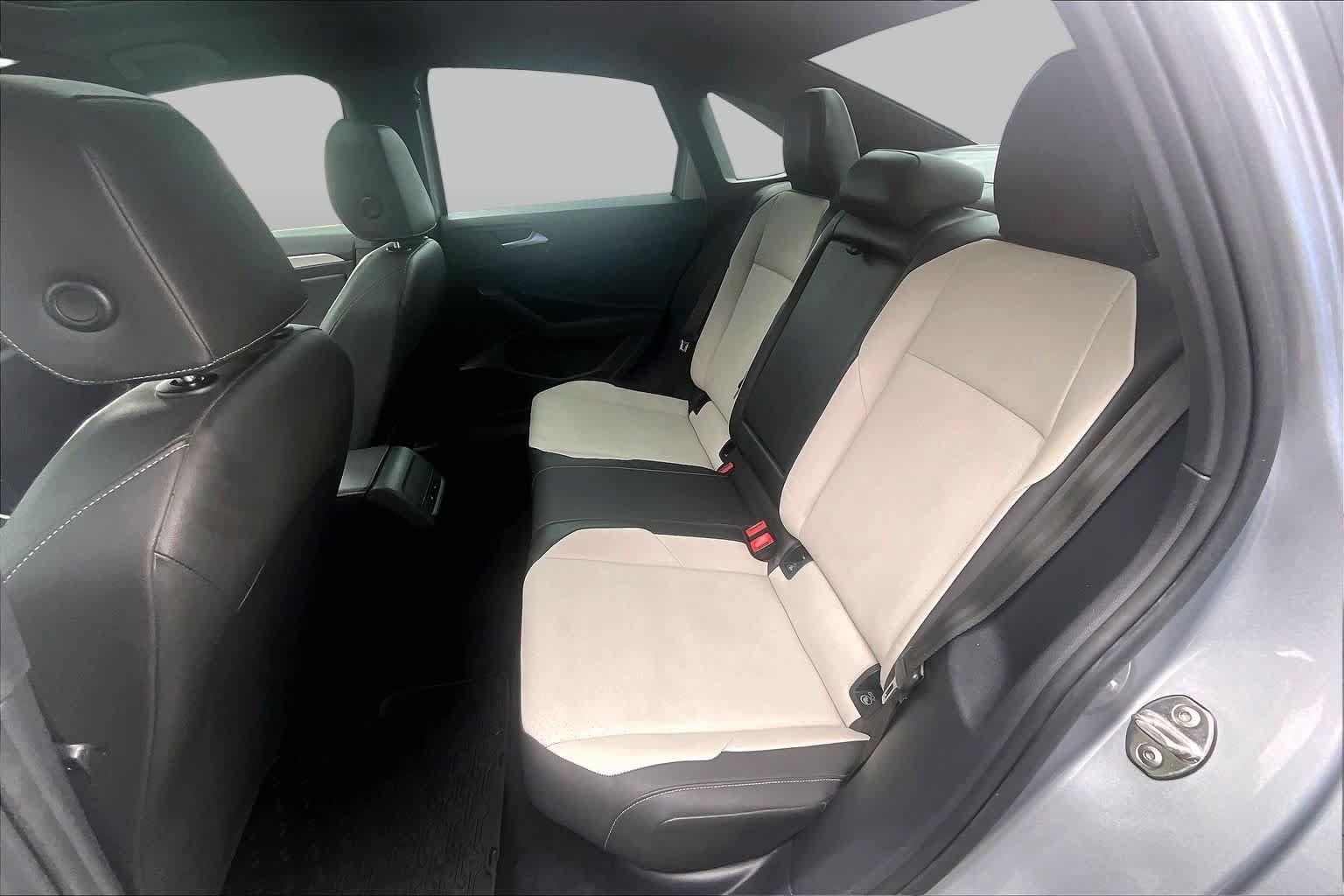 Used 2019 Volkswagen Jetta R-Line w/ R-Line Cold Weather Package FWD image 21