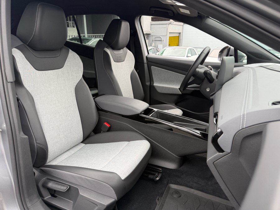Used 2024 Volkswagen ID.4 Pro AWD/4WD image 29