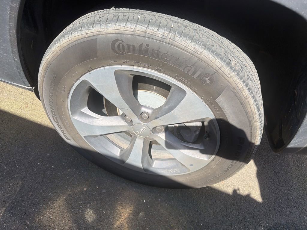 Used 2019 Jeep Cherokee Limited w/ Luxury Group image 6