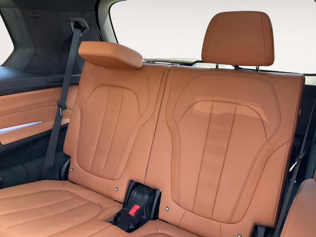 Used 2021 BMW X7 xDrive40i w/ M Sport Package image 32