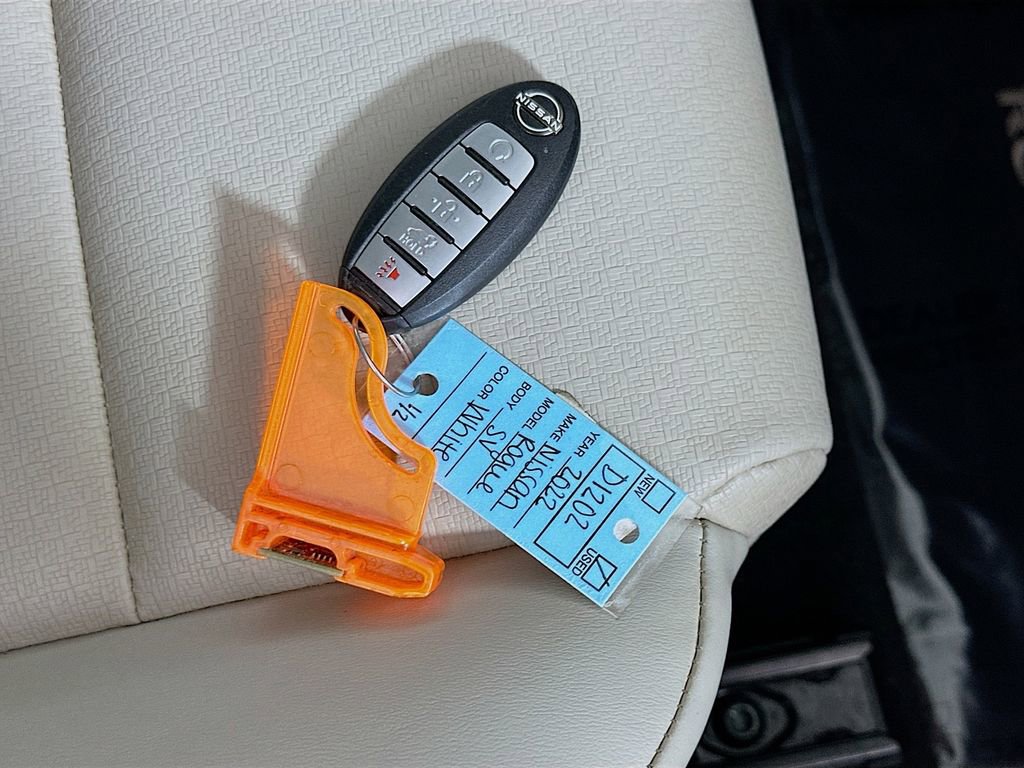 Used 2022 Nissan Rogue SV w/ SV Premium Package image 30
