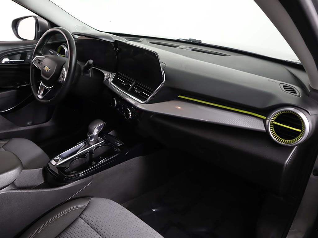 Used 2024 Chevrolet Trax LT w/ LT Convenience Package FWD image 25