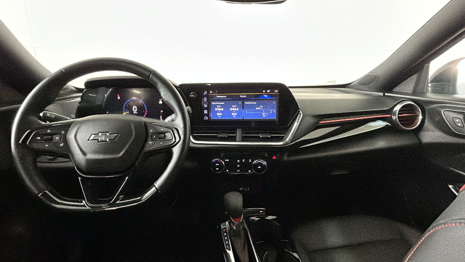 Used 2025 Chevrolet Trax RS FWD image 31