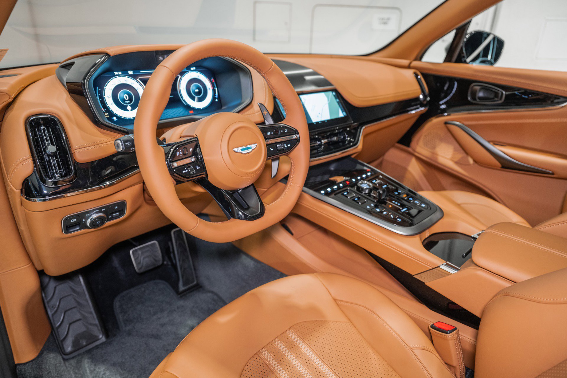 New 2026 Aston Martin DBX 707 image 3