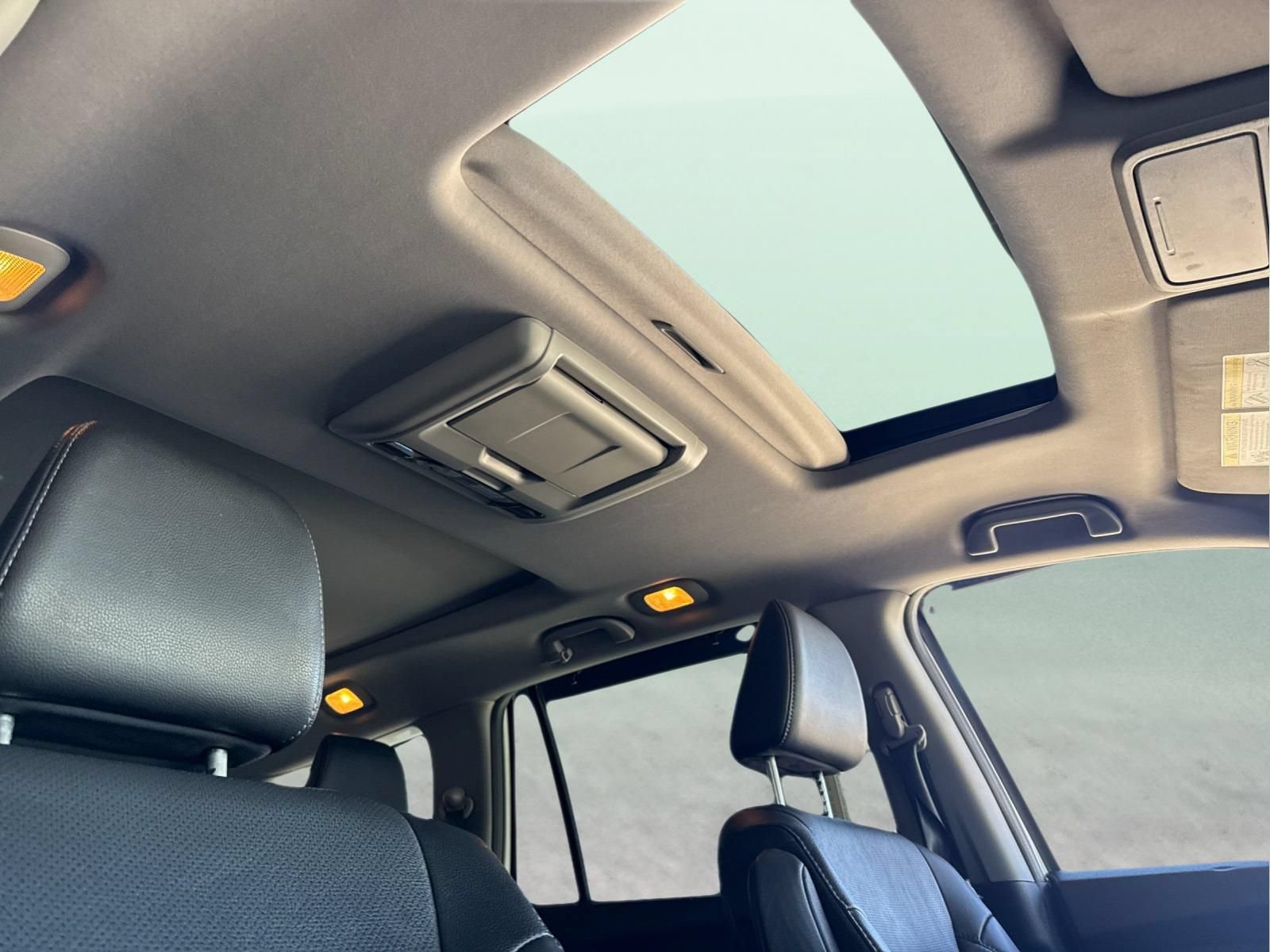 Used 2017 Honda Pilot Elite image 16