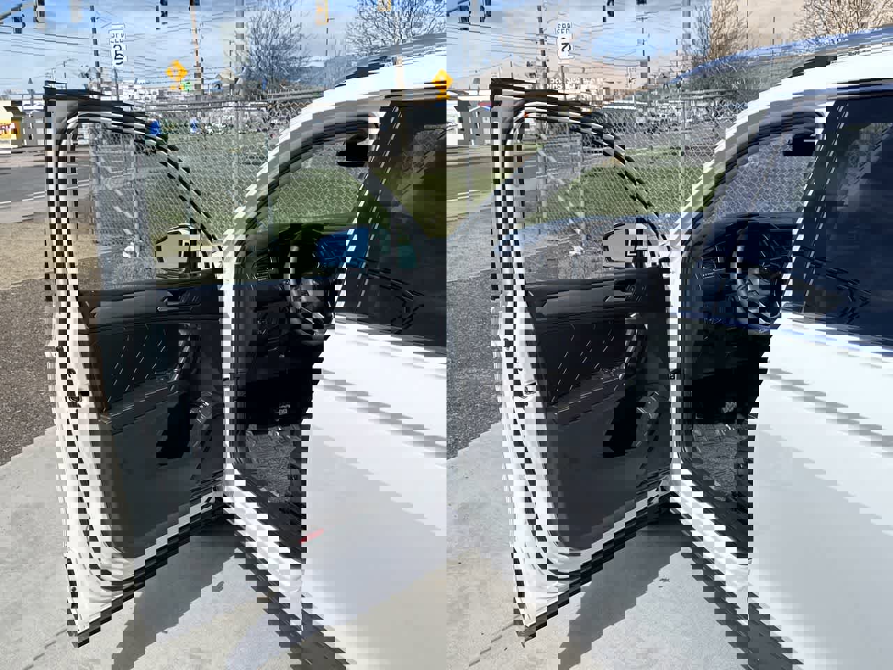 Used 2024 Volkswagen Tiguan SE image 10