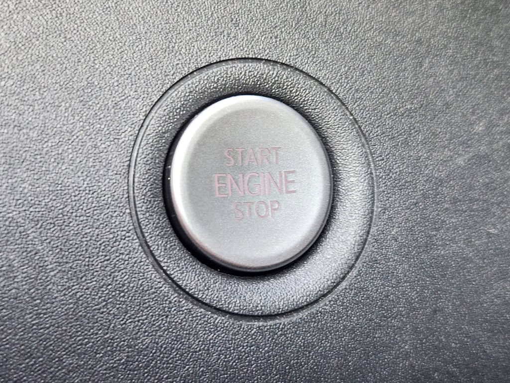 Certified 2025 Volkswagen ID.4 Pro AWD/4WD image 19