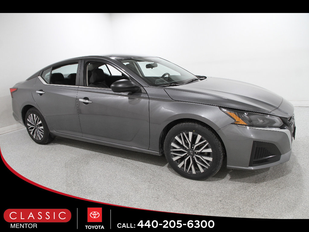 Used 2024 Nissan Altima 2.5 SV image 1