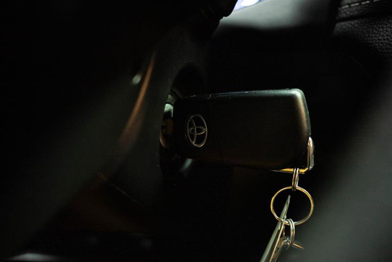 Used 2021 Toyota RAV4 LE image 18