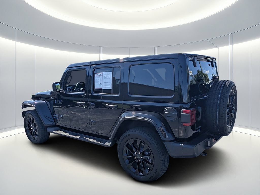Used 2025 Jeep Wrangler Unlimited Sahara AWD/4WD image 5