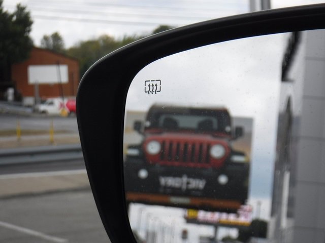 Used 2023 Nissan Murano SV image 33