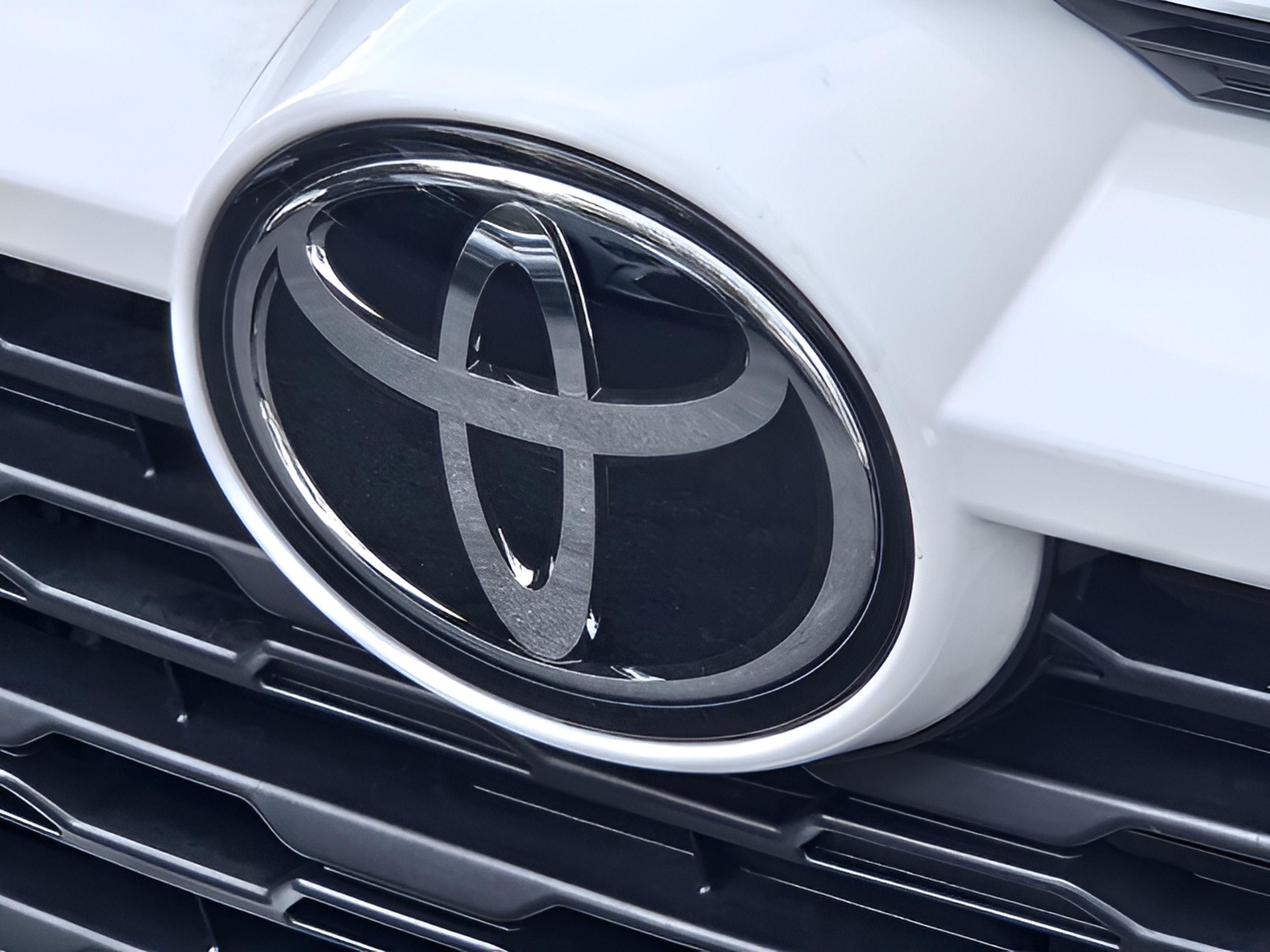 Used 2024 Toyota RAV4 LE FWD image 32