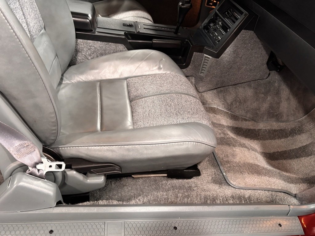 Used 1989 Chevrolet Camaro IROC-Z image 16