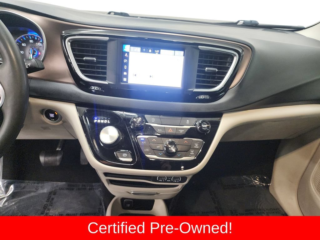 Certified 2022 Chrysler Voyager LX FWD image 17