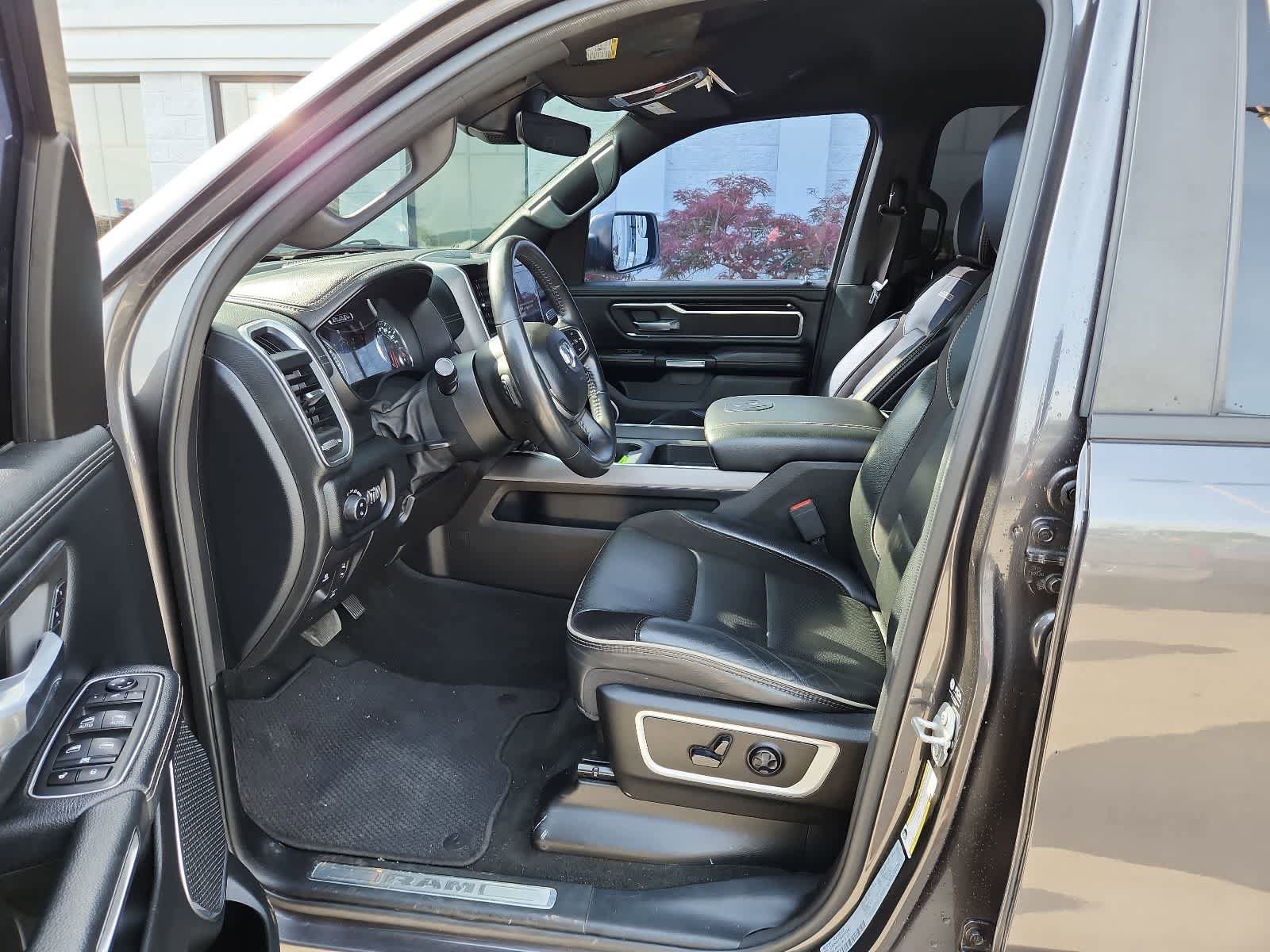 Used 2021 RAM 1500 Laramie w/ Sport Appearance Package AWD/4WD image 15