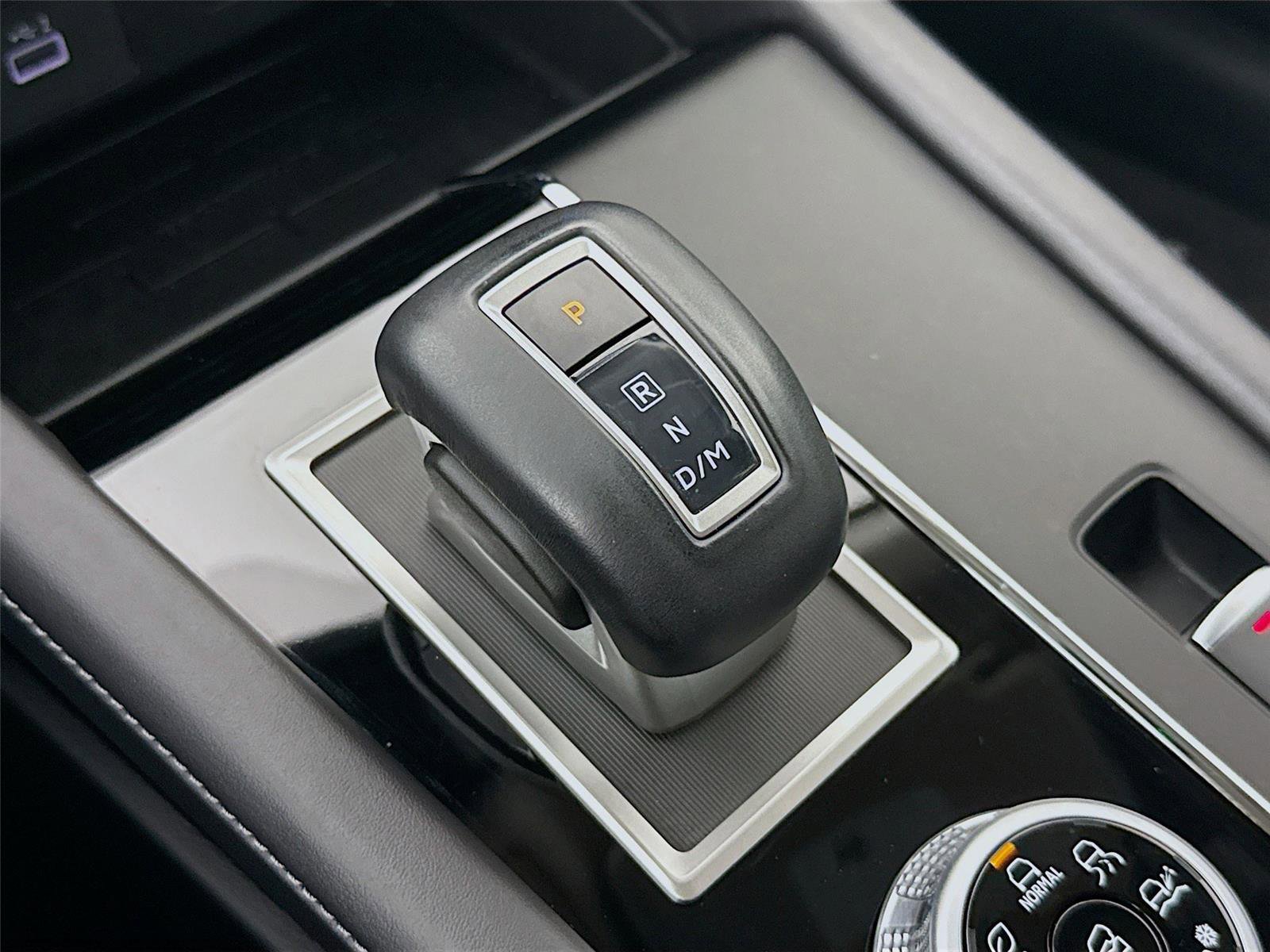 Used 2024 Mitsubishi Outlander SE image 16