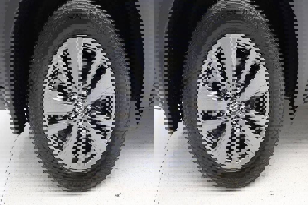 Used 2024 Nissan Pathfinder SV image 9