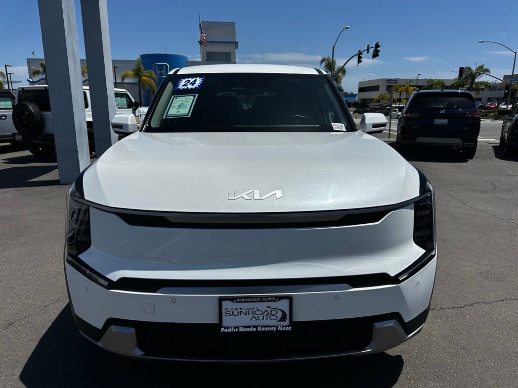 Used 2024 Kia EV9 Light Long Range RWD image 3