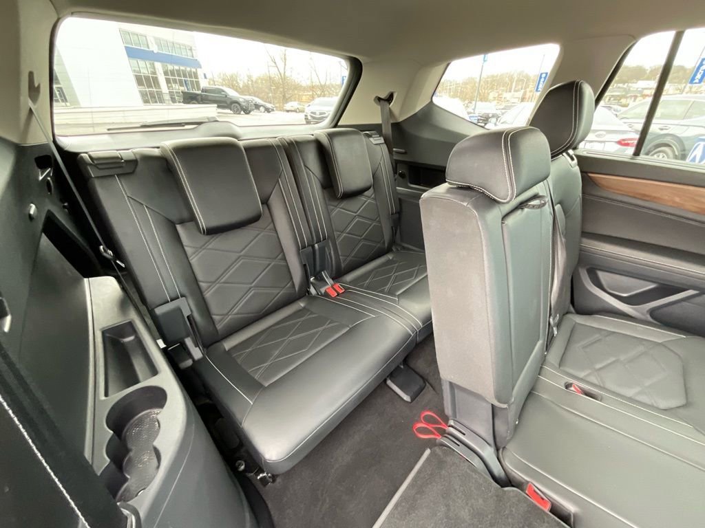 Used 2025 Volkswagen Atlas SE image 21
